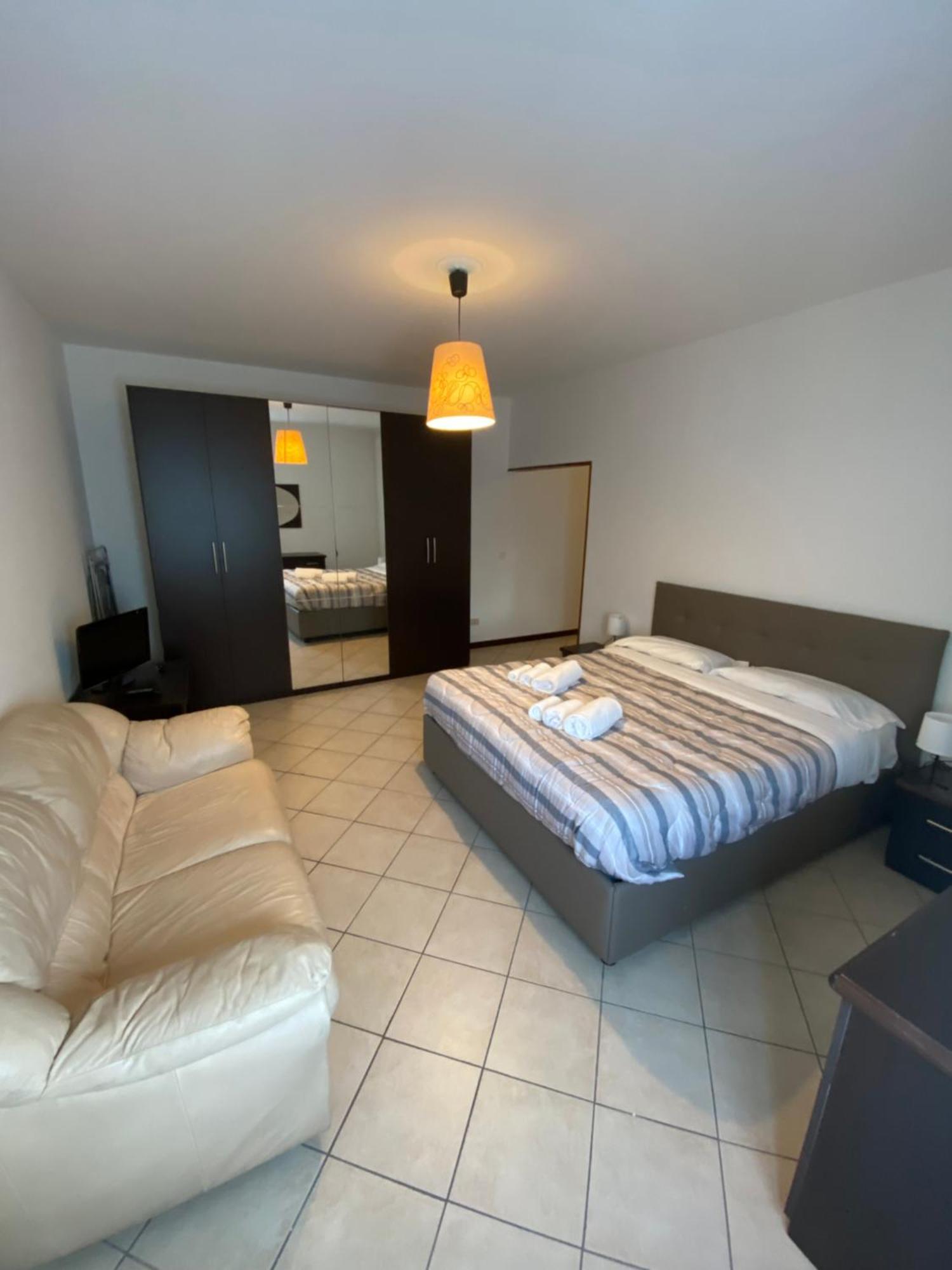 ואלמדררה Cozy Lake Como Apartments מראה חיצוני תמונה